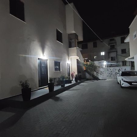 Guest House Tian & Hojz Durrës Exterior foto